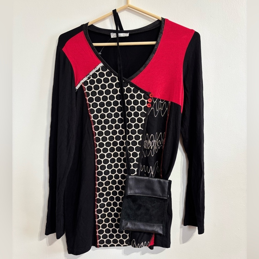 🎉4/30$🎉 Patchwork Long-Sleeve Top with Matching Pouch 🟥⬛